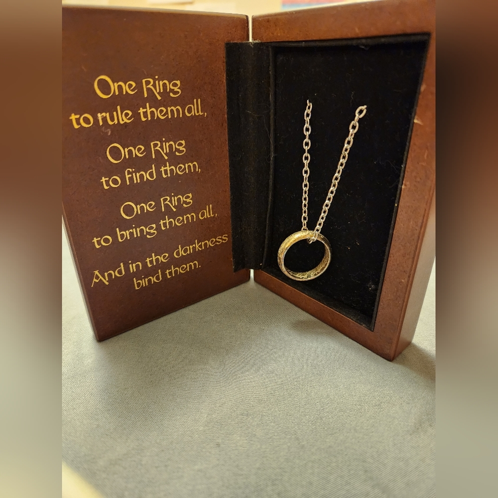 Lord of the Rings Souvineer One Ring in wooden box